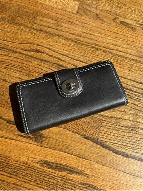 COACH 2000's Hampton Turn Key Lock Bi Fold Over Leather Wallet